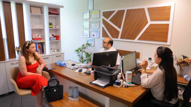 Hastaneye gitti, karnına yapışan kene ile karşılaştı