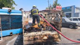 Kamyonetin kasasında çıkan yangın söndürüldü