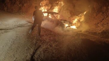 Elbistan’da Seyir Halindeki Otomobil Alev Alev Yandı