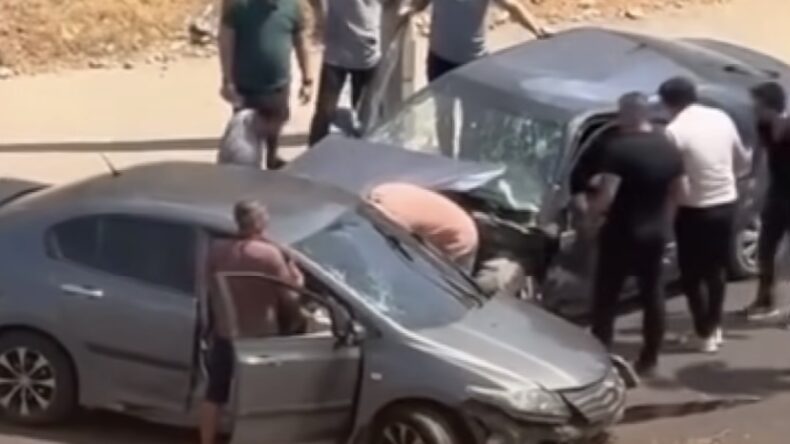 Sümbüllü Kavşağı’nda Feci Kaza: Sürücüler Araçta Sıkıştı!