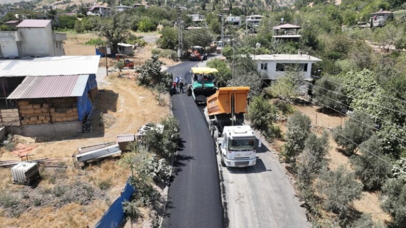 Dönüklü Mahallesi’nin Ana Caddesi Sıcak Asfaltla Buluşuyor