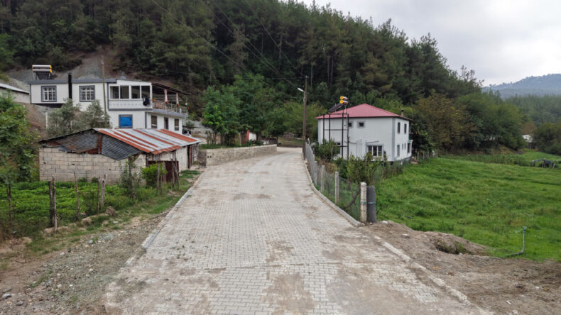 Andırın’ın Kırsal Mahallelerine 10 Bin Metrekare Kilit Parke Desteği