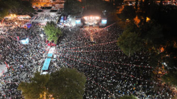Merve Özbey Kahramanmaraş’ta On Binleri Coşturdu