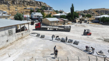 Elbistan Kırsal Mahallelerine Modern Kilit Parke Yolları