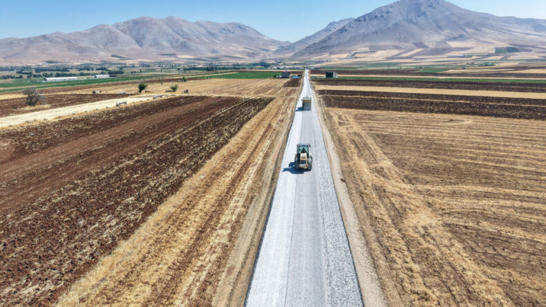 Büyükşehir Belediyesi’nden Ekinözü Kırsalına Yol Yatırımı