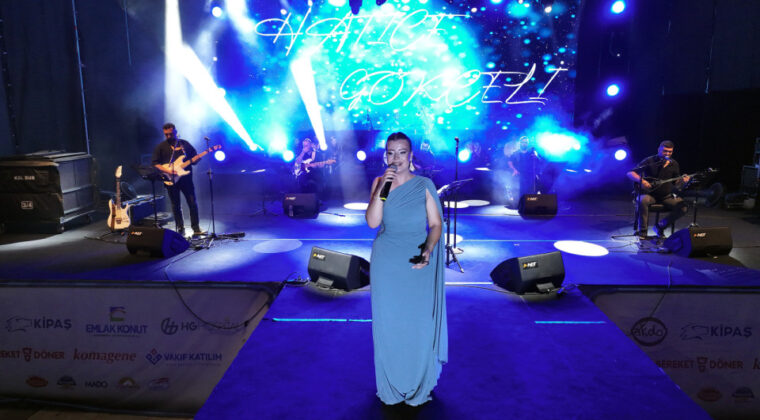 Ağustos Fuarı’nda Hatice Gökçeli’den Unutulmaz Türkü Ziyafeti