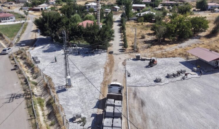 Afşin’in Mehre ve Yazıdere Mahallelerine Kilit Parke