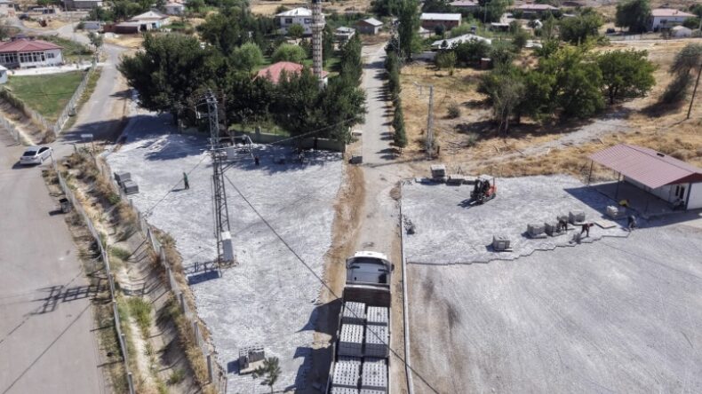 Afşin’in Mehre ve Yazıdere Mahallelerine Kilit Parke