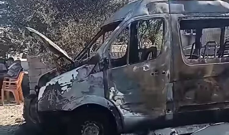 Park halindeki midibüs yandı