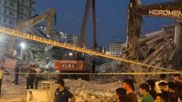 Göçük altında kalan iş makinası operatörünün cansız bedenine ulaşıldı