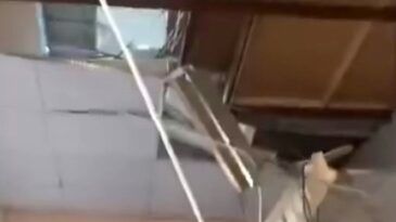 Asma tavan kısmen çöktü, 1 kişi yaralandı