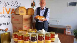 Kahramanmaraşlı balcıdan videosunu paylaşan dünyaca ünlü modacıya davet: “Balımızın tadına baksın”