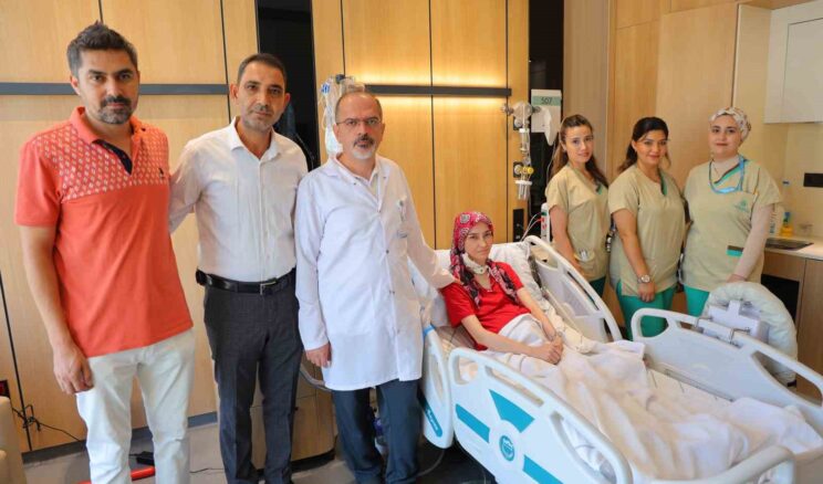 Dünyada 4 vakadan biri olan Myastenia Gravis hastası Türkiye’de tedavi edildi