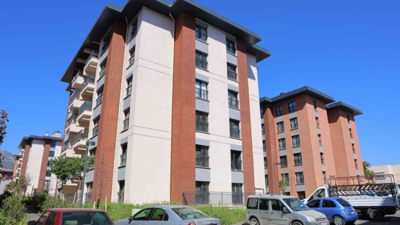 Depremin simgesi Ebrar Sitesi’nde yeni hayat başladı: 678 konut ve 99 iş yeri tamamlandı