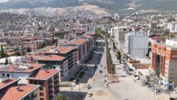 Deprem öncesi ve sonrası bir şehrin değişimi: Yıkılan yapıların yerine yeni projeler yükseliyor