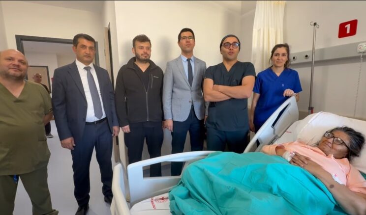Deprem sonrası yeniden yapılan Nurhak Devlet Hastanesi’nde ilk ameliyat