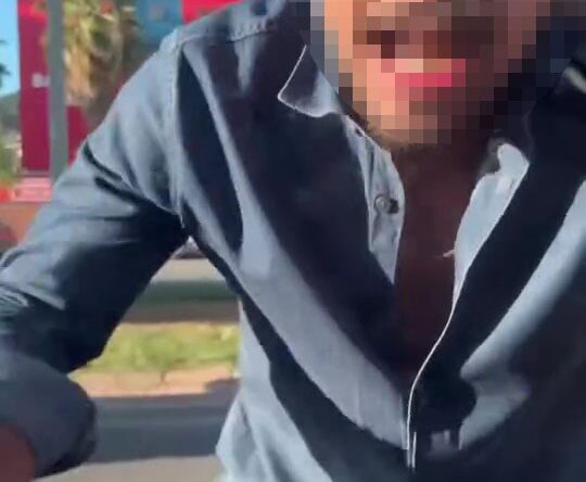 Kahramanmaraş’ta trafik kavgası: Aracın camını yumruklayıp kırdı