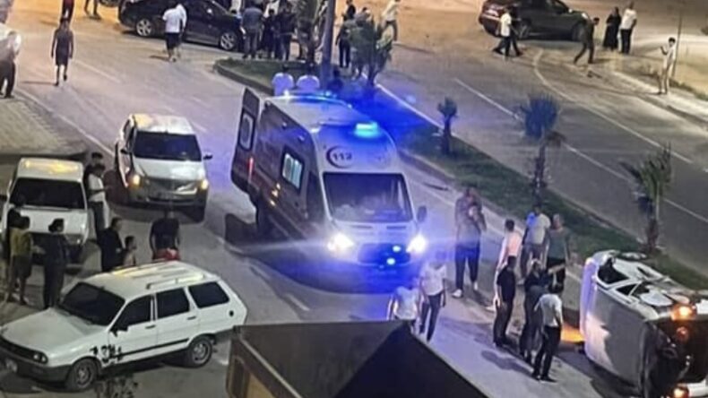 Ebrar Siteleri Önünde Kaza: 4 Yaralı