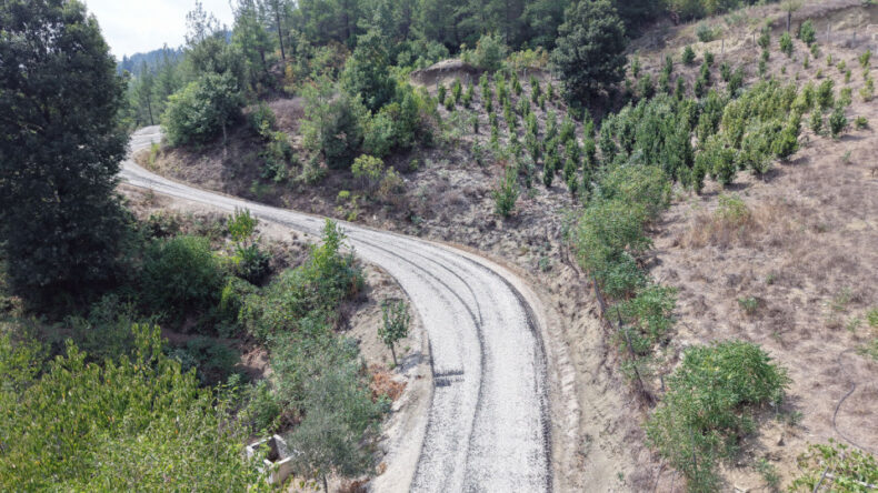 Büyükşehir Belediyesi Andırın’da Orçan Oba Yolunu Yeniledi