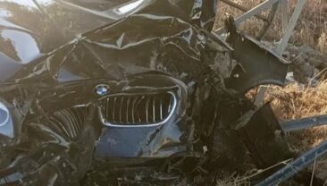 Kahramanmaraş’ta Otomobil Direğe Çarptı: Sürücü Yaralandı