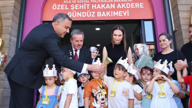 Başkan Toptaş, Hakan Akdere Gündüz Bakımevi’nde yeni eğitim-öğretim yılının ilk zilini çaldı