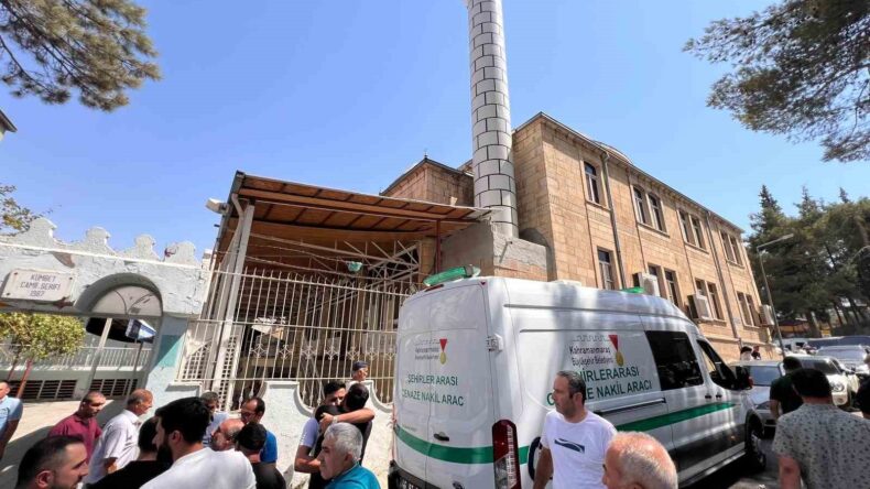 Bıçaklı saldırıda hayatını kaybeden genç adam son yolculuğuna uğurlandı