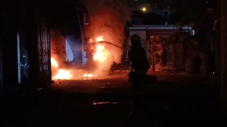 Gece bekçileri fark etti: Kundaklama ve şüpheli düzenek paniği yaşandı