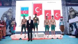Altın kemer ve madalyalar Türk pehlivanların