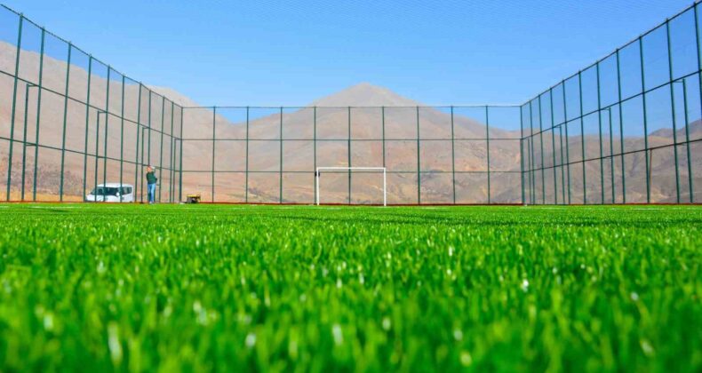 Kahramanmaraş’ta 11 ilçeye 35 yeni sentetik saha