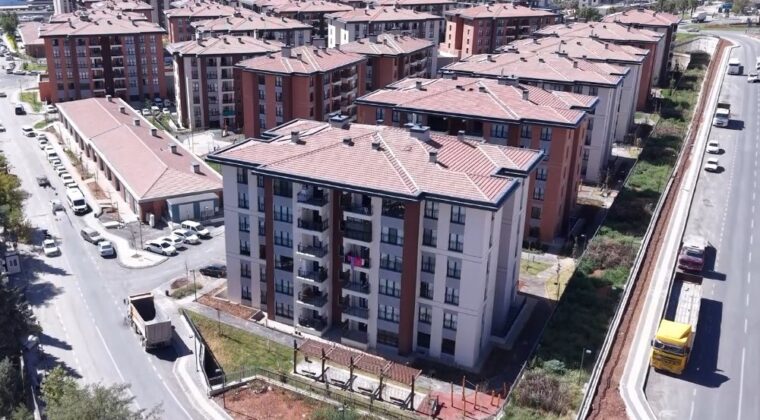 Depremin simgesi Ebrar Sitesi yeniden doğdu
