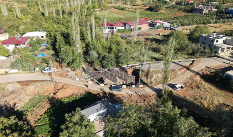 Büyükşehir’den Türkoğlu’na Yeni ve Güvenli Bir Köprü Daha