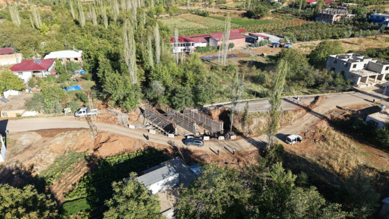 Büyükşehir’den Türkoğlu’na Yeni ve Güvenli Bir Köprü Daha