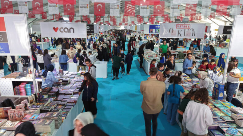 Kitap Fuarı’na Yoğun İlgi: İlk 3 Günde 70 Bin Ziyaretçi