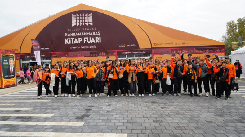 Ilıcalı Öğrenciler, Kitap Fuarı’nda Kitapların Büyülü Dünyasını Keşfetti