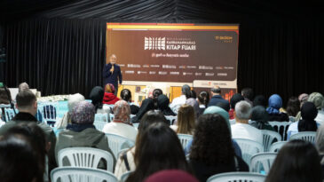 Tarık Tufan, 10. Kahramanmaraş Kitap Fuarı’nda Okurlarla Buluştu