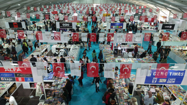 Kitap Fuarı’nda 6. Gün: Kitap Aşkı İlk Günkü Gibi!