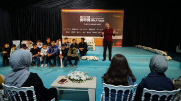 Prof. Dr. Tufan Gündüz, Kitap Fuarı’nda Tarihin Kapılarını Araladı