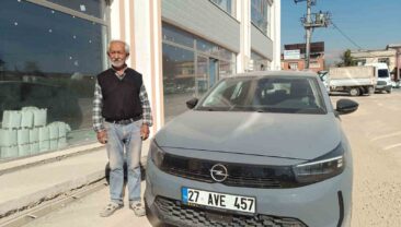 Şüpheli bomba düzeneği nedeniyle engelli çocuğu için aldığı araç zarar gördü