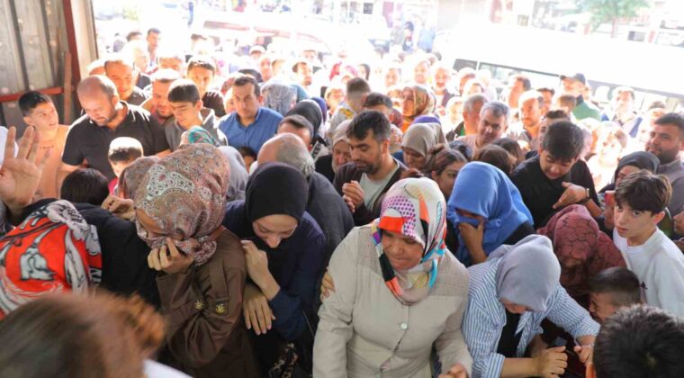 Giyim mağazasında indirim izdihama neden oldu