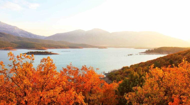 Adatepe Barajı etrafında kartpostallık görüntüler oluştu