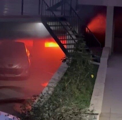 Kahramanmaraş’ta elektrikli otomobil alev alev yandı