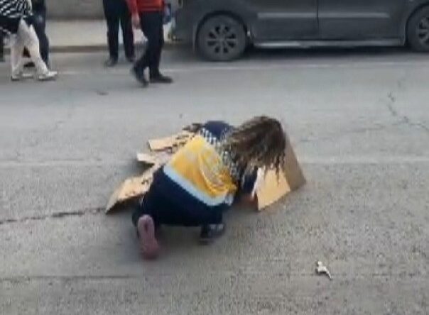 Otomobilin çarptığı çocuk hayatını kaybetti