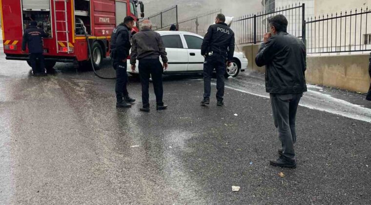 Kahramanmaraş’ta park halindeki otomobil alev aldı