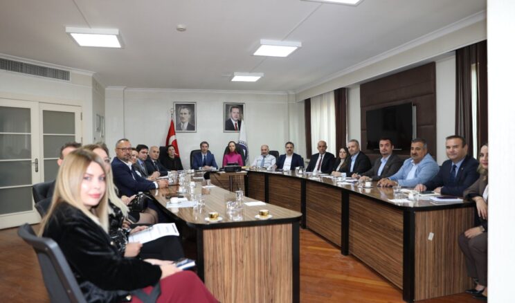 İSTİKLAL ÜNİVERSİTESİNDE REKOR PROMOSYON ANLAŞMASI