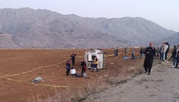 Kahramanmaraş’ta işçileri taşıyan minibüs takla attı: 2 ölü, 7 yaralı