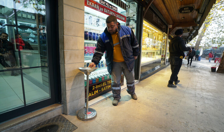 Büyükşehir, Şehir Merkezinde Küllük Dağıttı !