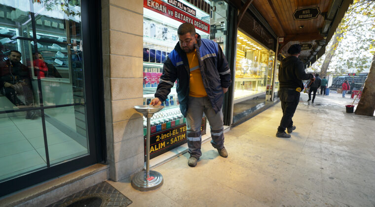 Büyükşehir, Şehir Merkezinde Küllük Dağıttı !