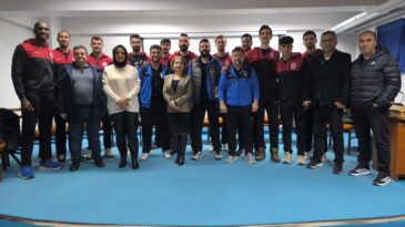 Onikişubat Belediyespor’un Voleybolcuları Kahramanmaraşlı Gençlere İlham Veriyor