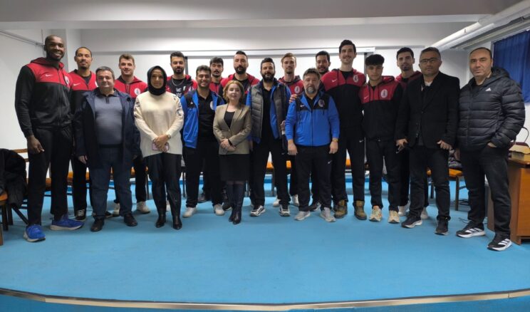 Onikişubat Belediyespor’un Voleybolcuları Kahramanmaraşlı Gençlere İlham Veriyor