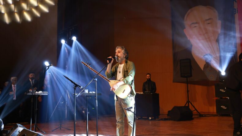 Kurtuluş Bayramı Coşkusu Ali Kınık Konseriyle Zirveye Taştı